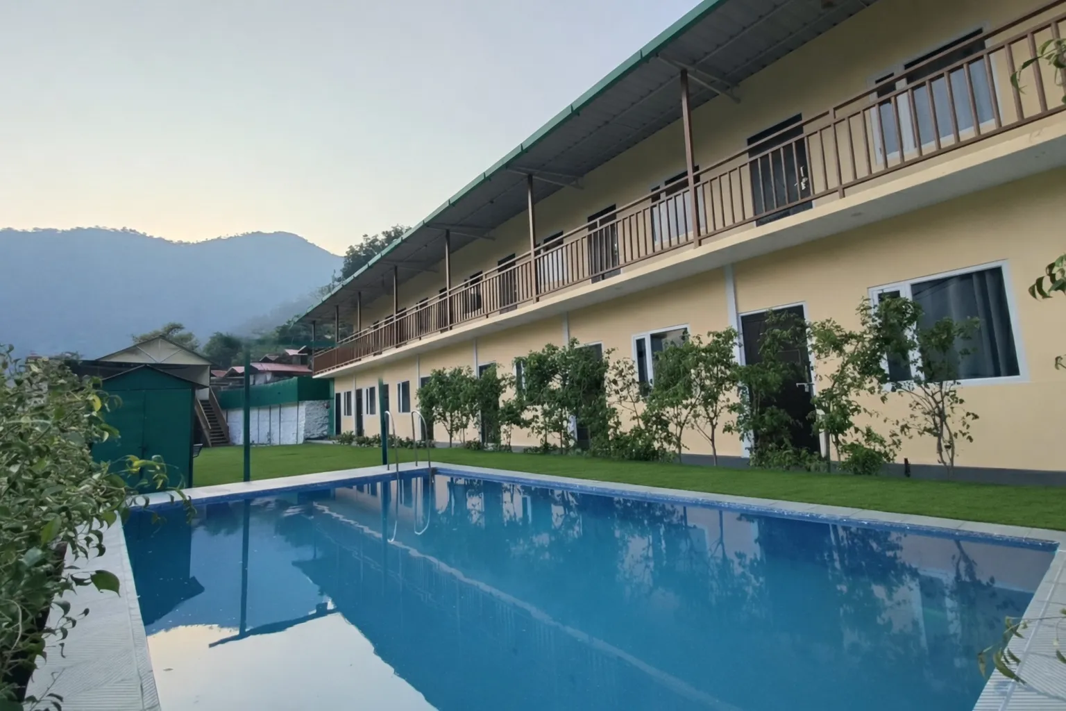 Swimming Pool - Infinity pool at Green Ganga Resort